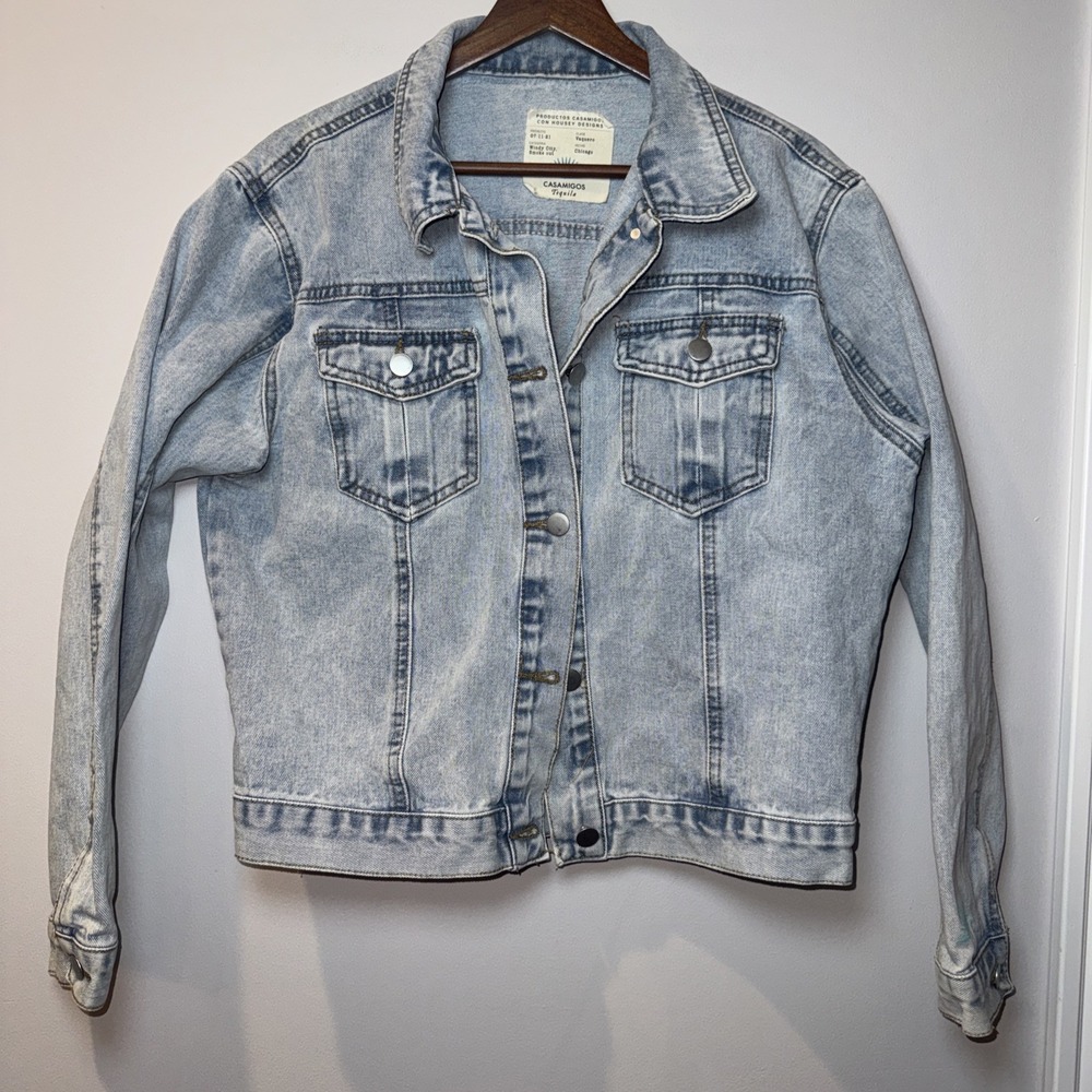 Casamigos‎ Tequila Windy City Smoke Out 2021 Light Wash Blue Denim Jacket Sz M
